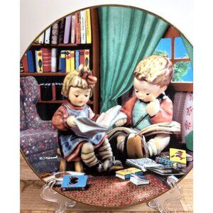 M.I. HUMMEL "BUDDING SCHOLARS" LITTLE COMPANIONS COLLECTOR PLATE MA2341 LIMITED